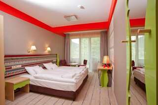 Отель Hotel Piwniczna SPA&Conference Пивнична Двухместный номер с 2 отдельными кроватями и видом на реку-2